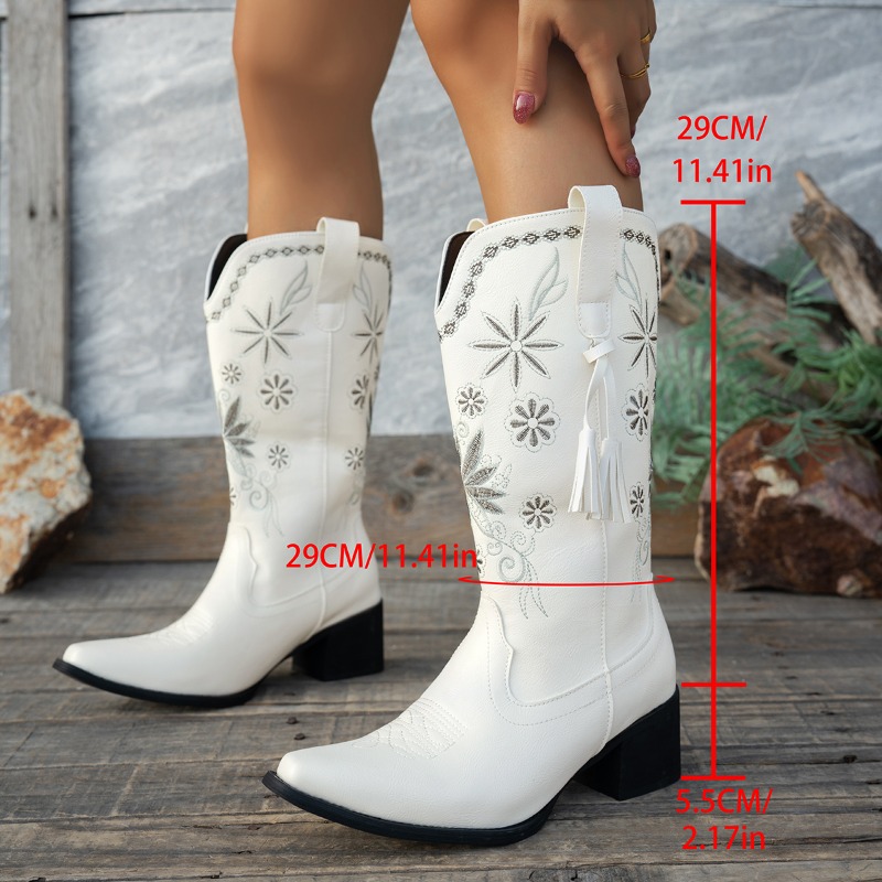 Vintage Outdoor Fashion - ヴィンテージ風のポインテッドトゥ、刺繍が施されたカジュアルなレディースニーハイブーツ。2026年ファッション、無地、厚底ヒール、屋外でも快適に履けるレディースブーツ。