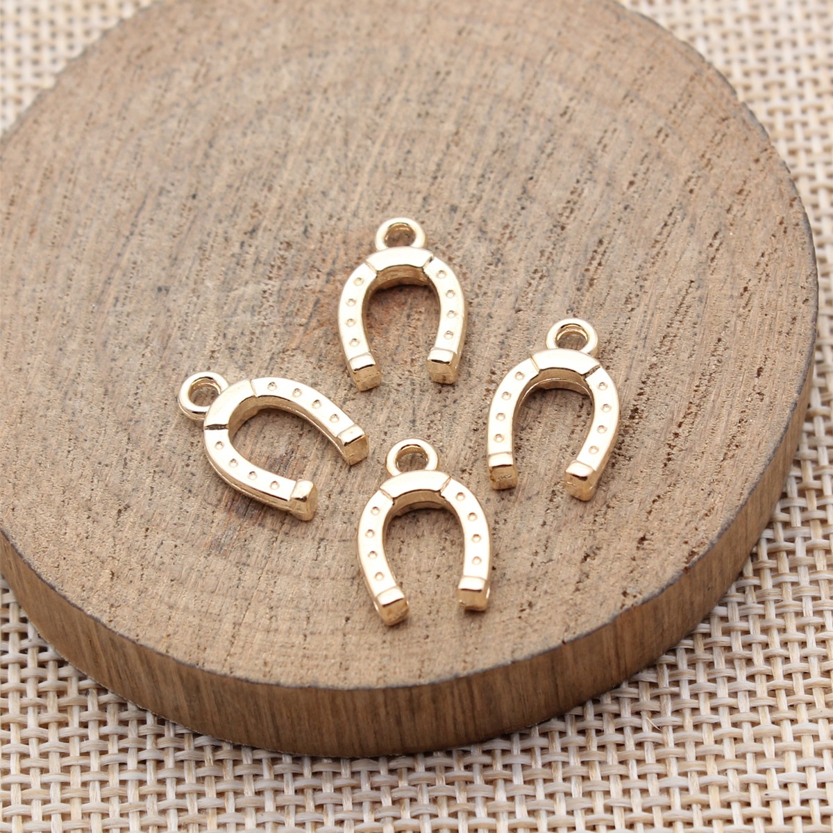 Vintage Fashion Stores - 40個 14x9mm(0.55x0.35インチ) 3色 馬蹄チャーム ヴィンテージ DIY