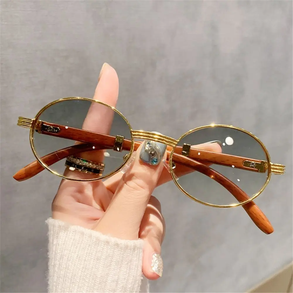 ファッション性の高い、小ぶりのフレームのヴィンテージ風ラウン - Vintage Outdoor Fashion のレビューと価格