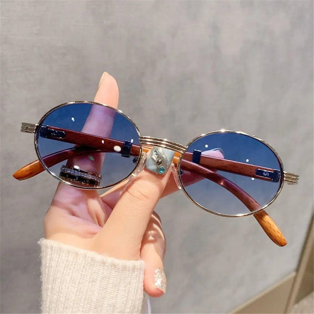 ファッション性の高い、小ぶりのフレームのヴィンテージ風ラウン - Vintage Outdoor Fashion のレビューと価格
