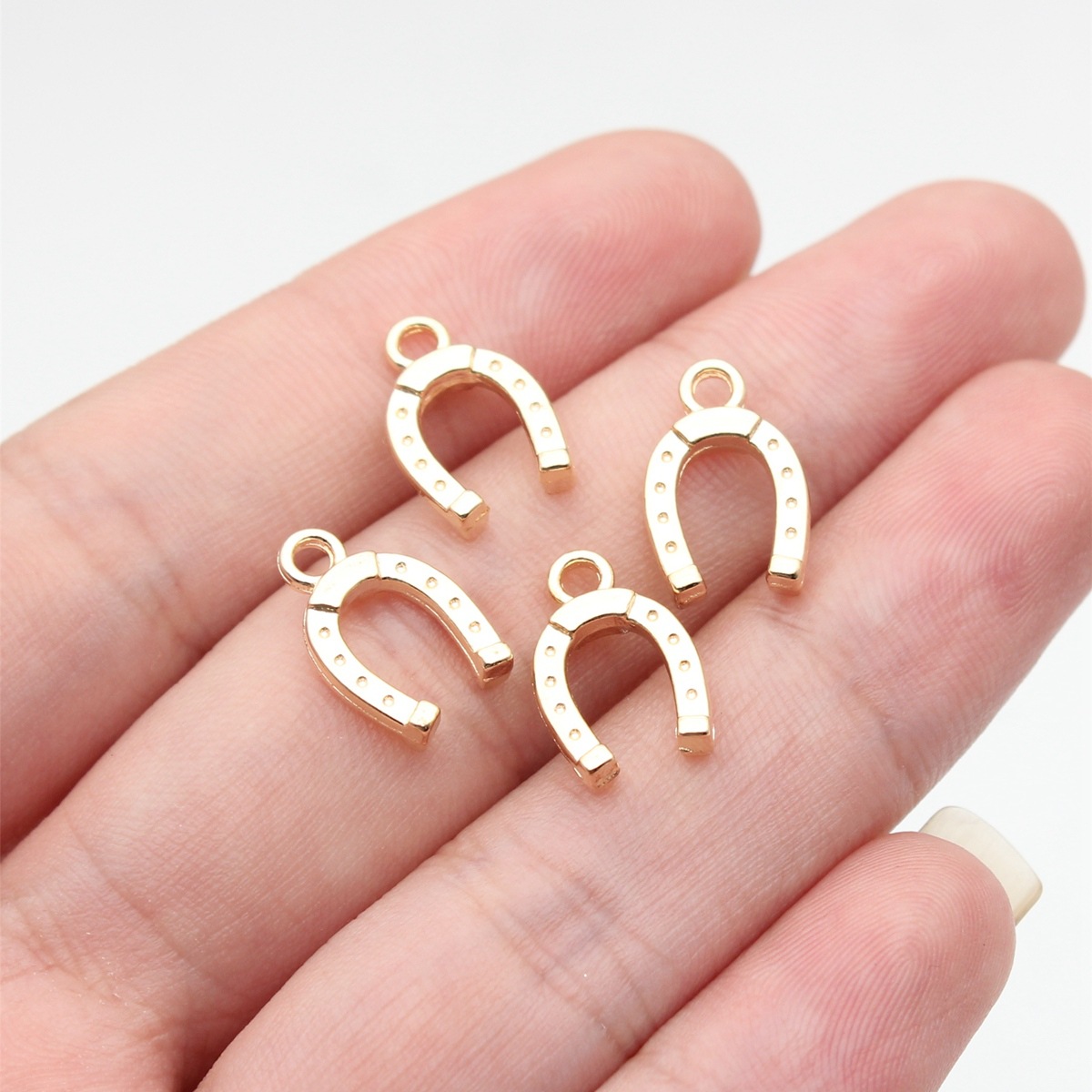 40個 14x9mm(0.55x0.35インチ) 3色 馬蹄 - Vintage Fashion Stores のレビューと価格
